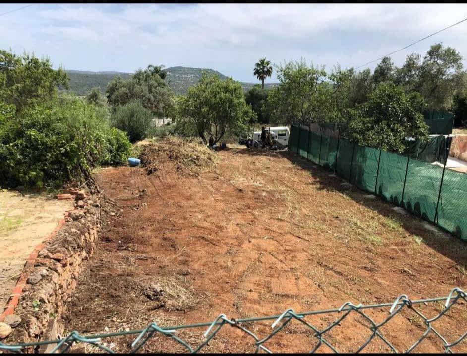 terreno com projeto aprovado para moradia geminada V3com piscina