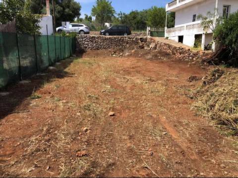 terreno com projeto aprovado para moradia geminada V3com piscina
