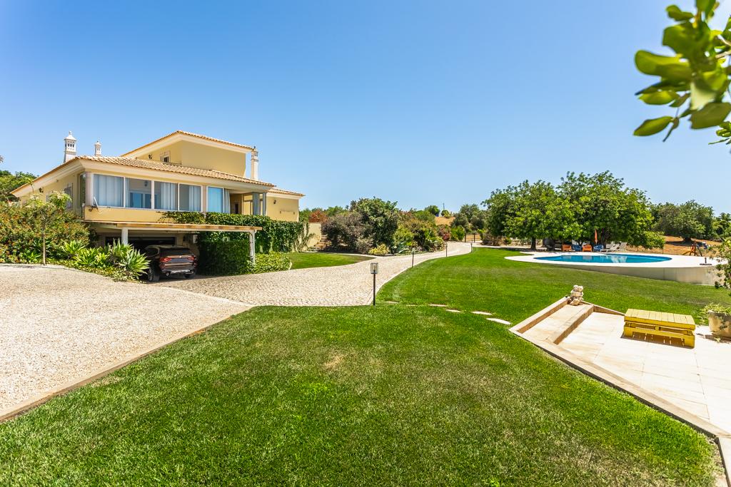 Boliqueime Moradia de Campo com 4+1 Quartos com18.350 m² de Terreno para Venda