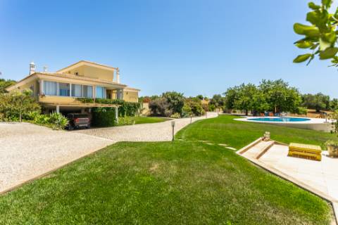 Boliqueime Moradia de Campo com 4+1 Quartos com18.350 m² de Terreno para Venda