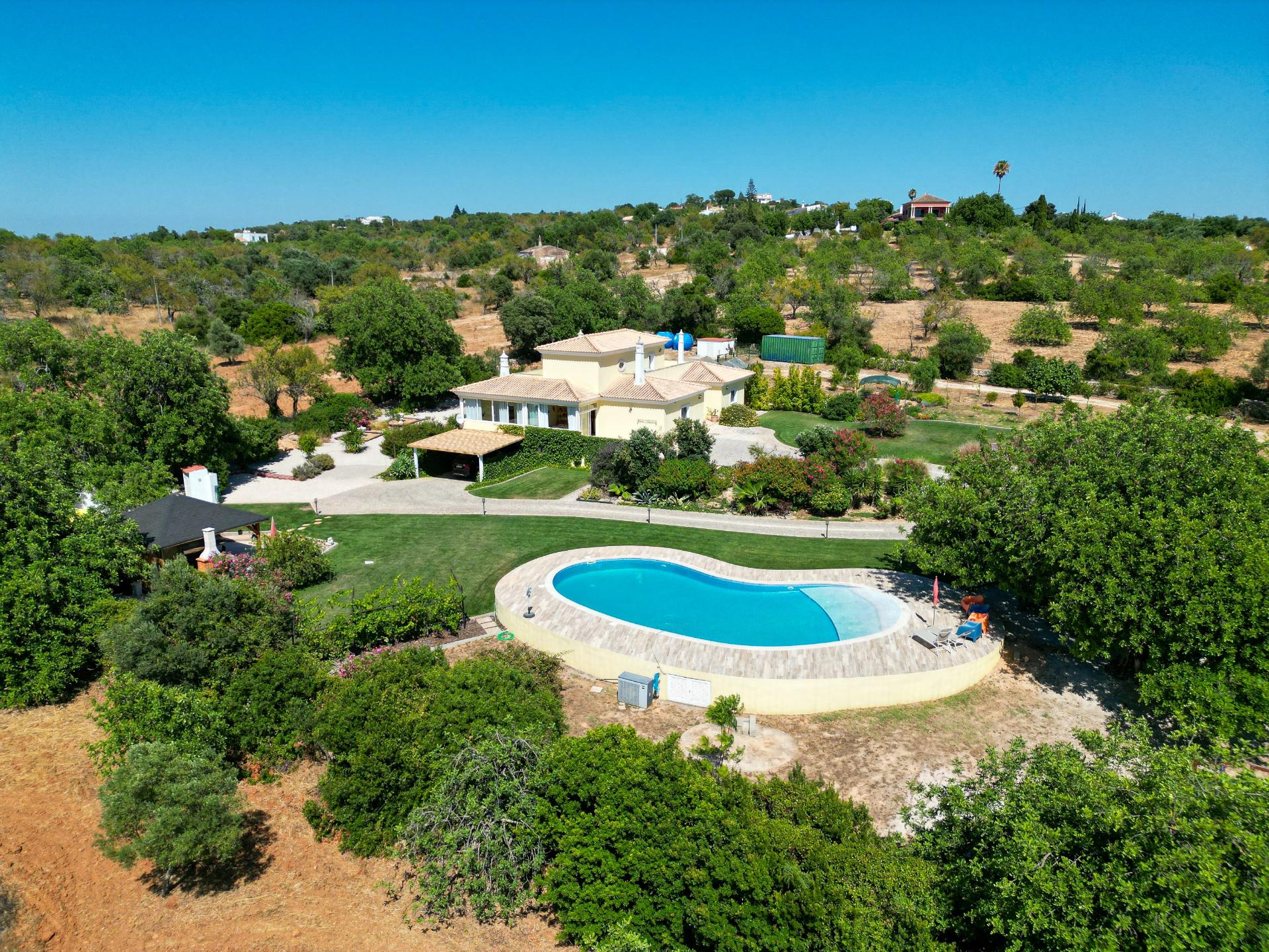 Boliqueime Moradia de Campo com 4+1 Quartos com18.350 m² de Terreno para Venda