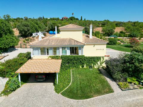 Boliqueime Moradia de Campo com 4+1 Quartos com18.350 m² de Terreno para Venda