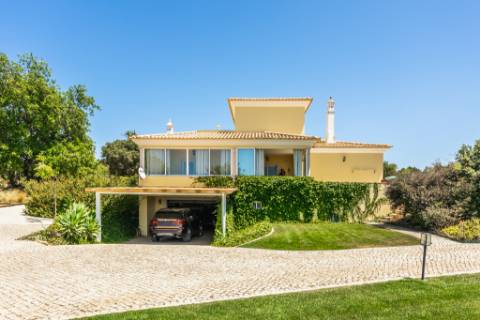 Boliqueime Moradia de Campo com 4+1 Quartos com18.350 m² de Terreno para Venda