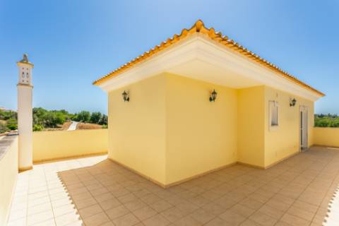 Boliqueime Moradia de Campo com 4+1 Quartos com18.350 m² de Terreno para Venda