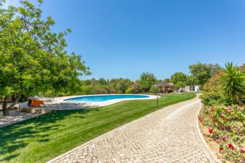 Boliqueime Moradia de Campo com 4+1 Quartos com18.350 m² de Terreno para Venda