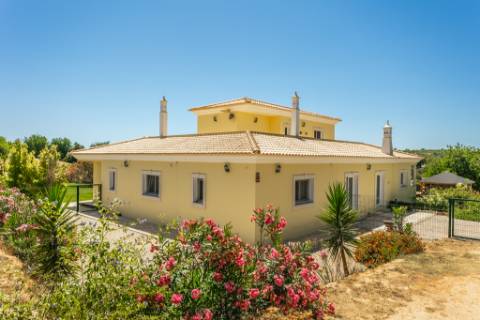 Boliqueime Moradia de Campo com 4+1 Quartos com18.350 m² de Terreno para Venda