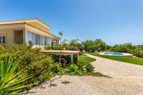 Boliqueime Moradia de Campo com 4+1 Quartos com18.350 m² de Terreno para Venda