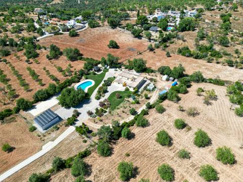Boliqueime Moradia de Campo com 4+1 Quartos com18.350 m² de Terreno para Venda
