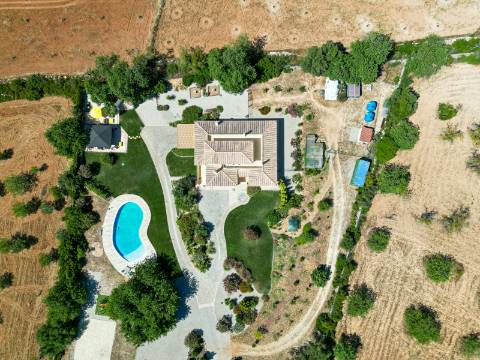 Boliqueime Moradia de Campo com 4+1 Quartos com18.350 m² de Terreno para Venda