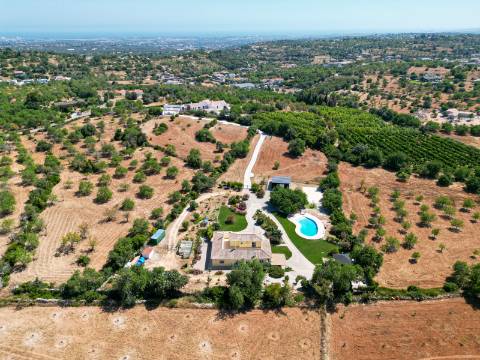 Boliqueime Moradia de Campo com 4+1 Quartos com18.350 m² de Terreno para Venda