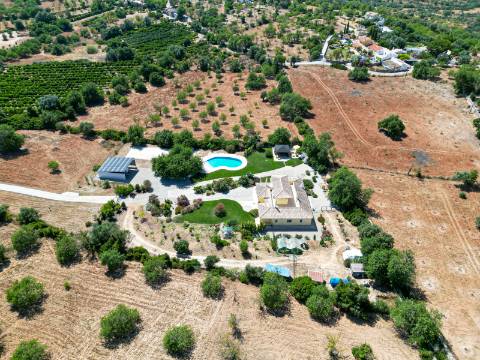 Boliqueime Moradia de Campo com 4+1 Quartos com18.350 m² de Terreno para Venda