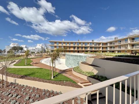 Apartamento T2 à beira-mar com vista para o mar no empreendimento Horizon Sea em Quarteira