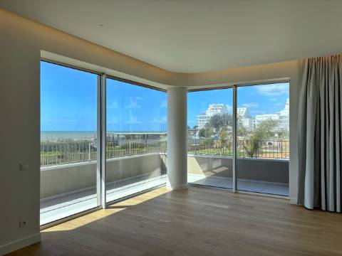 Apartamento T2 à beira-mar com vista para o mar no empreendimento Horizon Sea em Quarteira