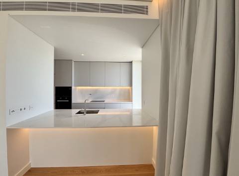 Apartamento T2 à beira-mar com vista para o mar no empreendimento Horizon Sea em Quarteira