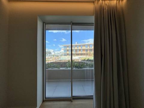 Apartamento T2 à beira-mar com vista para o mar no empreendimento Horizon Sea em Quarteira