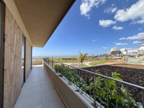Apartamento T2 à beira-mar com vista para o mar no empreendimento Horizon Sea em Quarteira