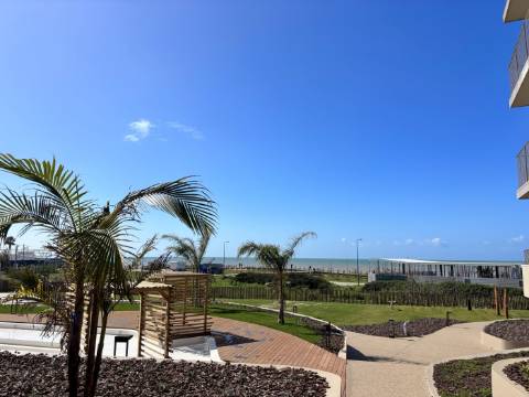 Apartamento T2 à beira-mar com vista para o mar no empreendimento Horizon Sea em Quarteira