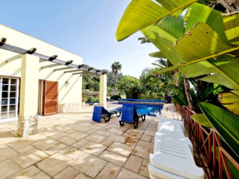 
Magnífica moradia de 4 quartos em Estoi, com vistas deslumbrantes e total privacidade.