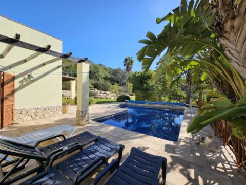 
Magnífica moradia de 4 quartos em Estoi, com vistas deslumbrantes e total privacidade.