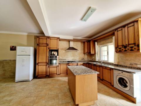 
Magnífica moradia de 4 quartos em Estoi, com vistas deslumbrantes e total privacidade.