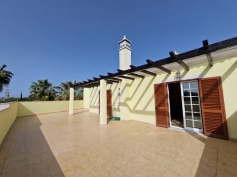 
Magnífica moradia de 4 quartos em Estoi, com vistas deslumbrantes e total privacidade.