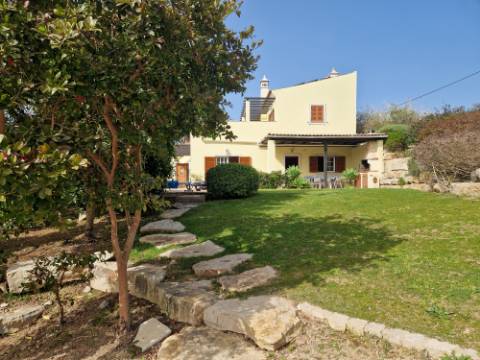 
Magnífica moradia de 4 quartos em Estoi, com vistas deslumbrantes e total privacidade.