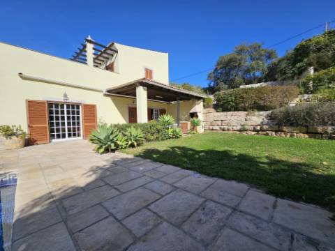 
Magnífica moradia de 4 quartos em Estoi, com vistas deslumbrantes e total privacidade.