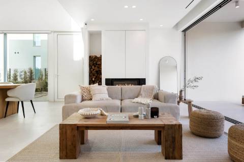 Moradia nova contemporânea de 3 quartos com piscina