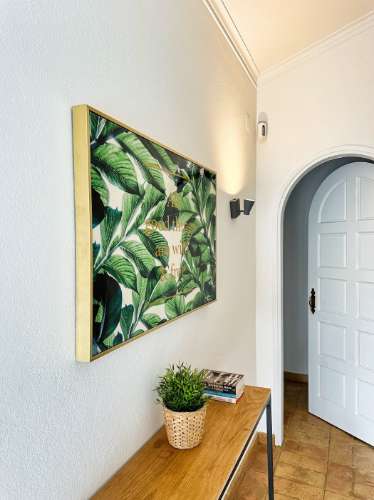 Magnifica moradia localizada perto de Santa Bárbara de Nexe com vistas deslumbrantes sobre o mar.