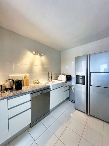 Magnifica moradia localizada perto de Santa Bárbara de Nexe com vistas deslumbrantes sobre o mar.