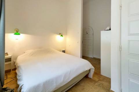 Magnifica moradia localizada perto de Santa Bárbara de Nexe com vistas deslumbrantes sobre o mar.