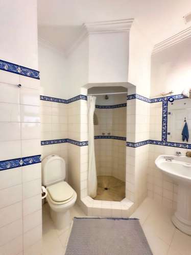 Magnifica moradia localizada perto de Santa Bárbara de Nexe com vistas deslumbrantes sobre o mar.