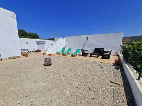 Moradia exclusiva com 7 quartos e anexos!