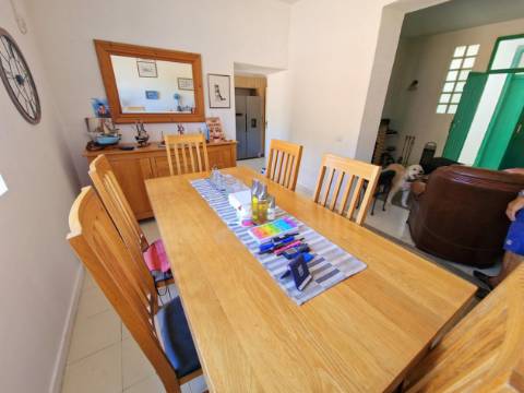 Moradia exclusiva com 7 quartos e anexos!