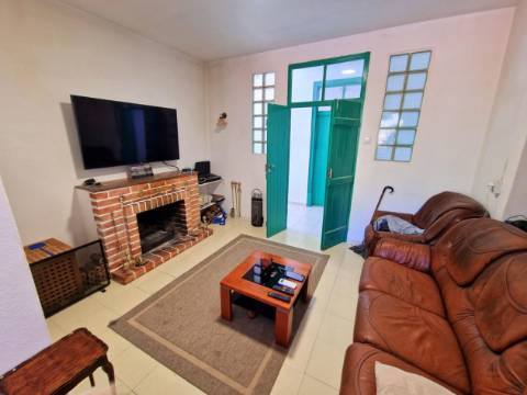 Moradia exclusiva com 7 quartos e anexos!