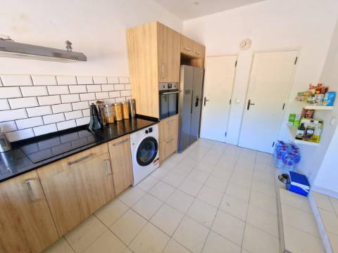 Moradia exclusiva com 7 quartos e anexos!