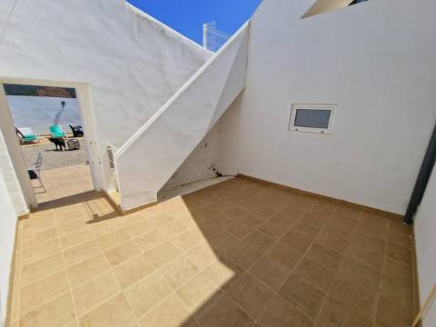 Moradia exclusiva com 7 quartos e anexos!