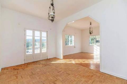 Moradia exclusiva com 7 quartos e anexos!