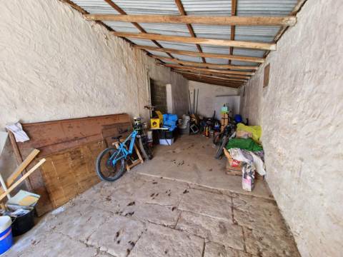 Moradia exclusiva com 7 quartos e anexos!