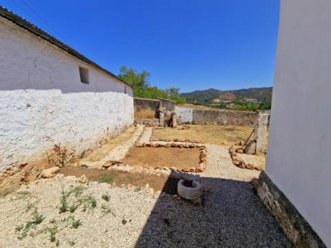 Moradia exclusiva com 7 quartos e anexos!