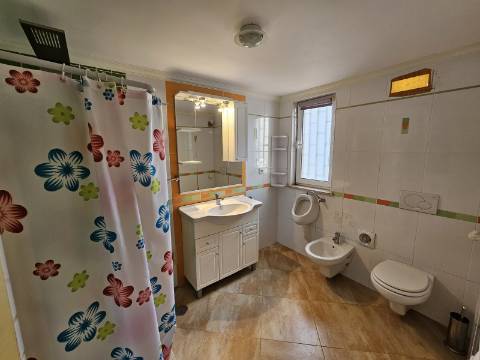 Moradia com 3+1 quartos e amplo terreno perto de Faro