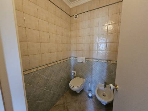 Moradia com 3+1 quartos e amplo terreno perto de Faro