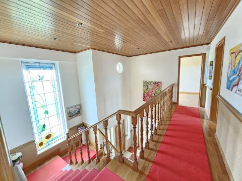 Moradia com 3+1 quartos e amplo terreno perto de Faro