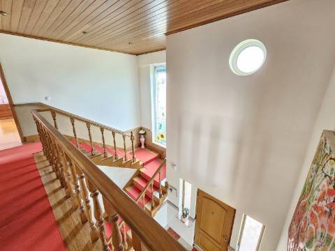 Moradia com 3+1 quartos e amplo terreno perto de Faro