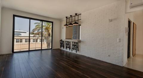 VENDIDA PELA 'TA MAISON DE RÊVE'

APARTMENTO RENOVADO T3 - CONDOMINIO SANTA MARIA - TAVIRA