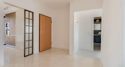 VENDIDA PELA 'TA MAISON DE RÊVE'

APARTMENTO RENOVADO T3 - CONDOMINIO SANTA MARIA - TAVIRA