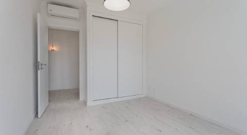 VENDIDA PELA 'TA MAISON DE RÊVE'

APARTMENTO RENOVADO T3 - CONDOMINIO SANTA MARIA - TAVIRA