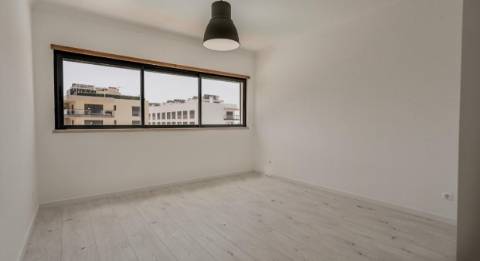 VENDIDA PELA 'TA MAISON DE RÊVE'

APARTMENTO RENOVADO T3 - CONDOMINIO SANTA MARIA - TAVIRA