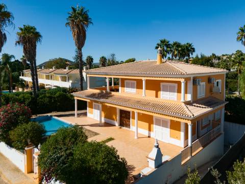 Moradia 4 quartos com piscina em Almancil