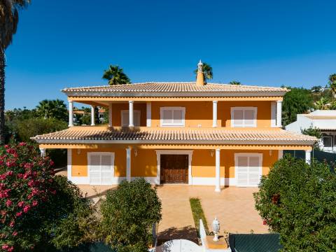 Moradia 4 quartos com piscina em Almancil